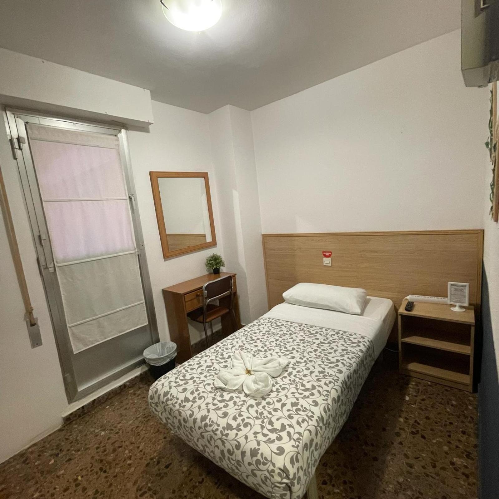 Hostal Milmarcos Сарагоса Екстер'єр фото